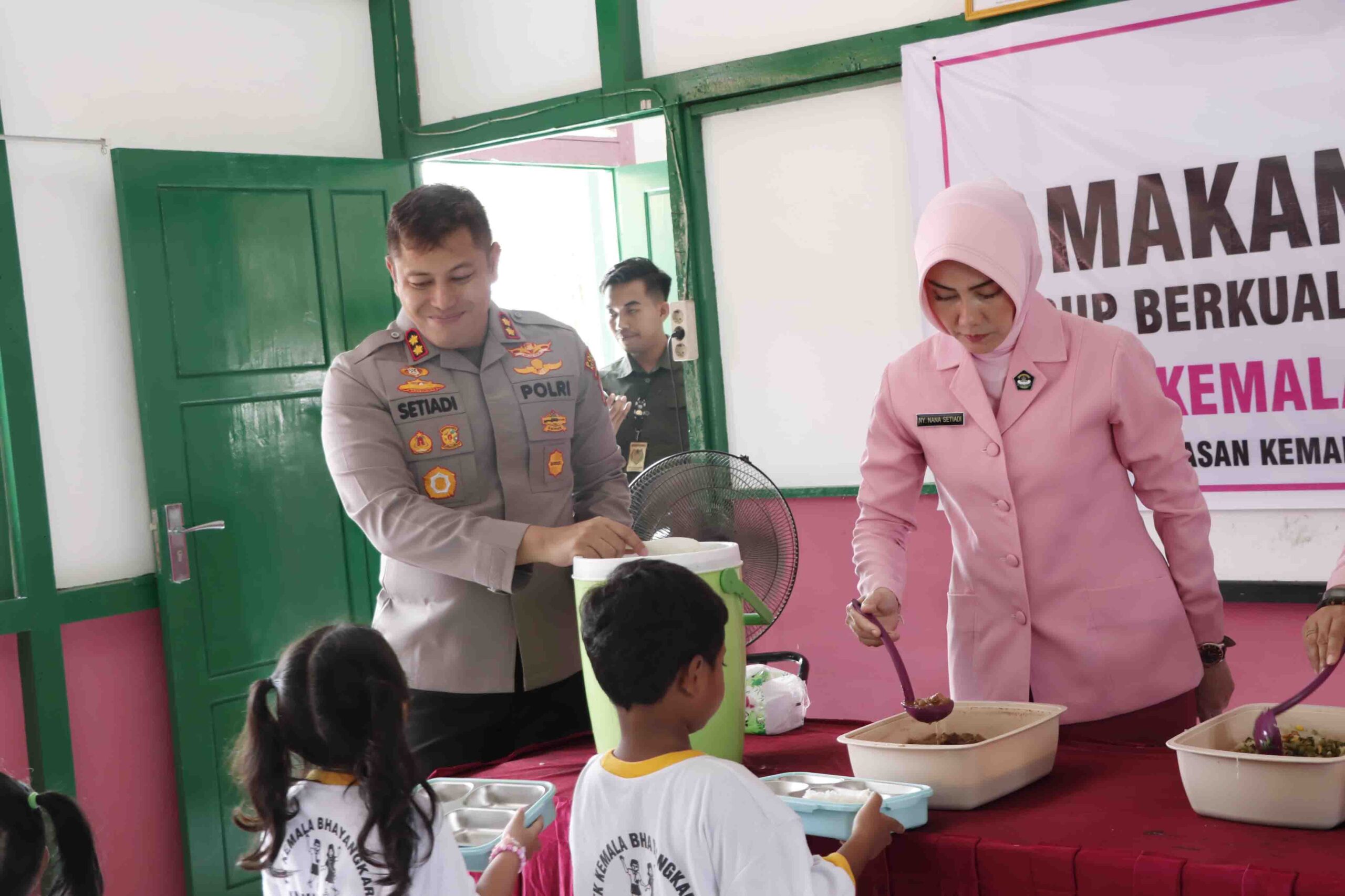 Kapolres Ketapang Bersama Ketua Bhayangkari Cabang Ketapang Gelar Uji Coba Makan Bergizi Gratis
